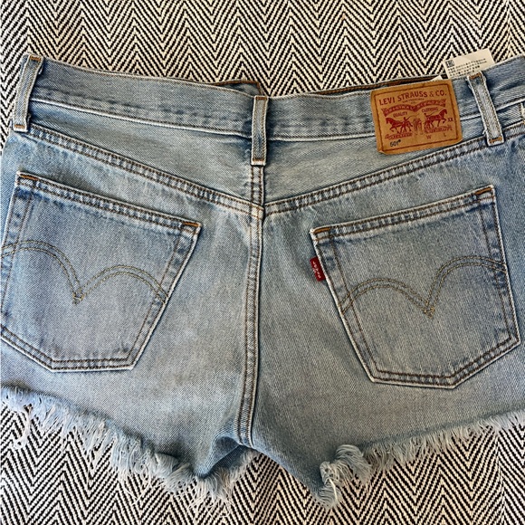 Levi’s 501 Jean Shorts - Picture 2 of 6